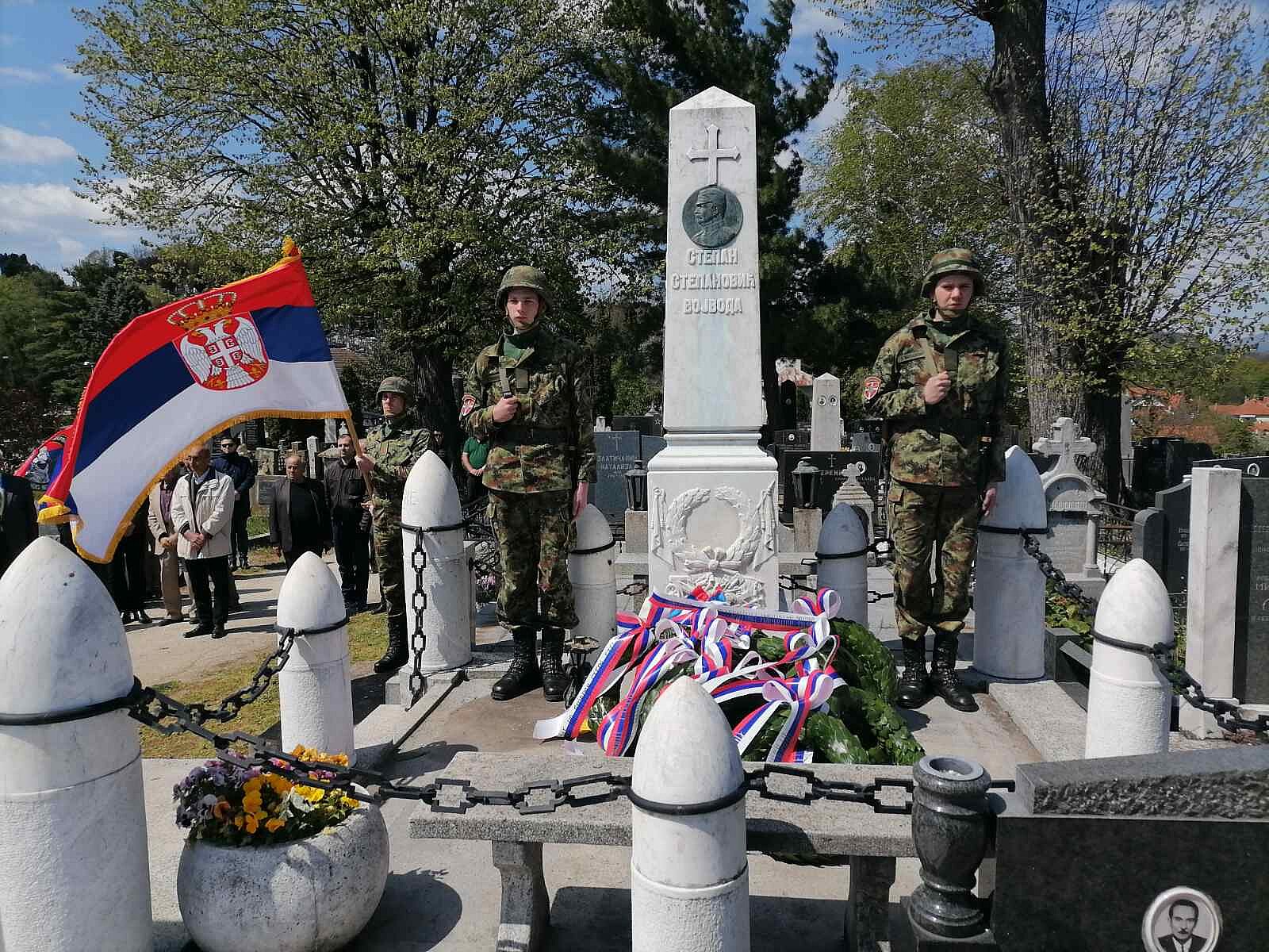 Полагање венца на споменик Степе Степановића