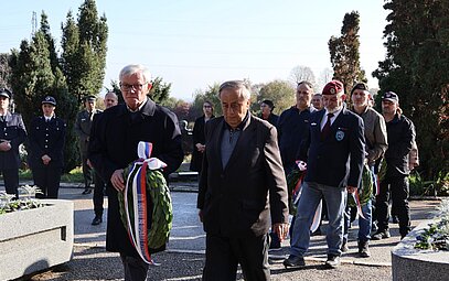 Полагањем венаца на споменик „Четири вере“ у Чачку обележен Дан примирја у Првом светском рату