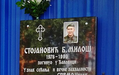 У Атеници откривена спомен плоча палом борцу Милошу Стојановићу